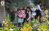 Hoa tươi, quà tặng đắt hàng ngày Quốc tế Phụ nữ 8-3